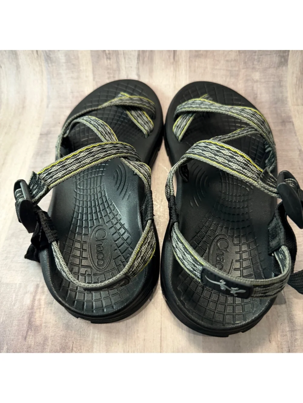 Chaco Mens Z/Volv 2 Sandals Perentie Neon Gray Yellow Strap Size 10 Toe Loop EUC